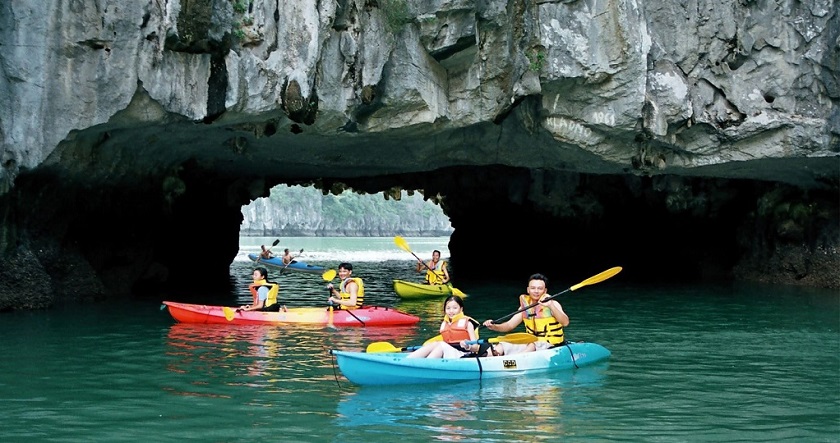cruise 2 days 1 night halong bay boat trip halong bay kayaking luon cave